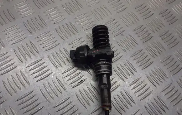 Skoda Octavia Mk2 (1Z) Fuel injector 038130073AG