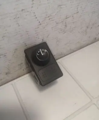 Nissan Almera Tino Wing mirror switch