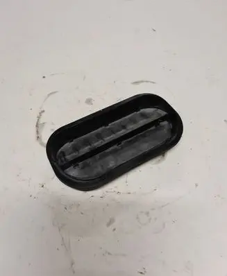 Volkswagen PASSAT B8 Quarter panel pressure vent 6R0819465