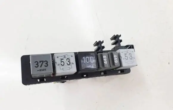 Skoda Octavia Mk2 (1Z) Relay mounting block 