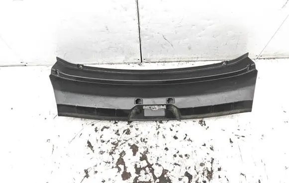 Trunk/boot sill cover protection