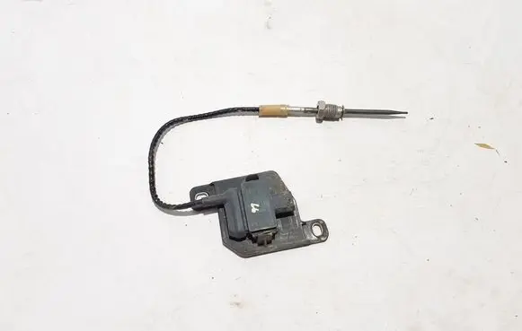 Mercedes-Benz E W214 Exhaust gas temperature sensor A0009057815