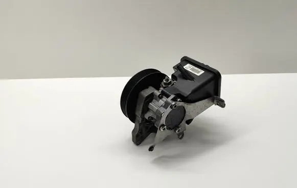 BMW 5 E60 E61 Power steering pump 7693974 7693974101 32417787106