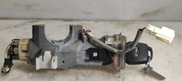 Subaru Forester SH Ignition lock 88215AG000 X1T25971 8823