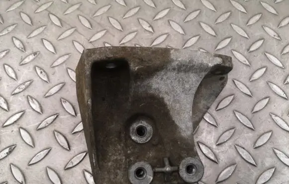BMW i8 Engine mounting bracket 22116857564 6857564