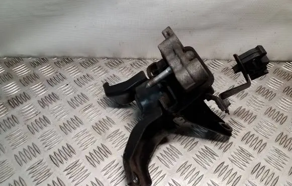 Toyota Auris E180 Engine mount bracket