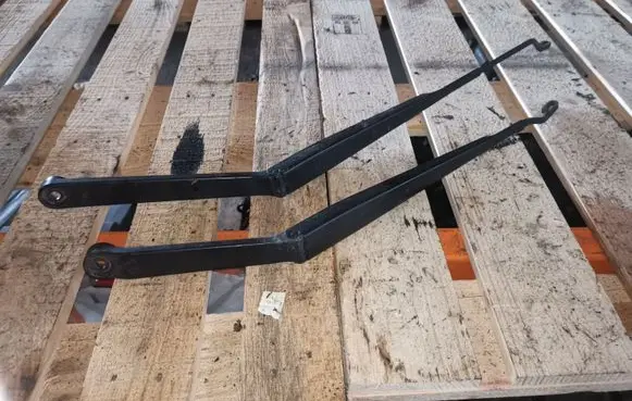 Nissan X-Trail T30 Front wiper blade arm
