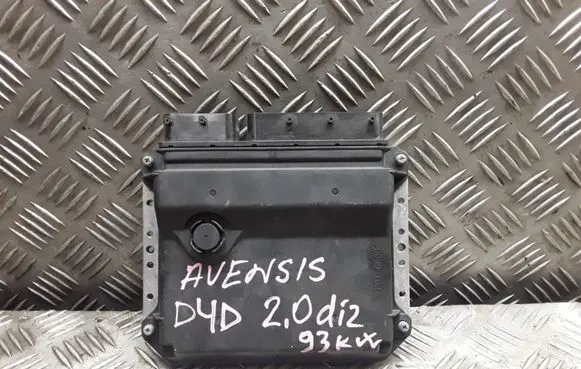 Toyota Avensis T270 Engine control unit/module 8966105D30 MB2759000181
