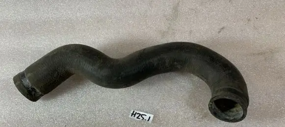 Mercedes-Benz E W124 Engine coolant pipe/hose A1245012182