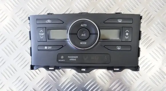 Toyota Auris 150 Climate control unit 5590002351