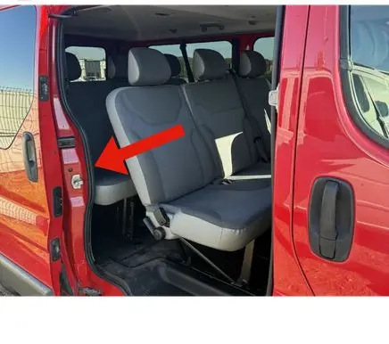Opel Vivaro Sliding door rubber seal 