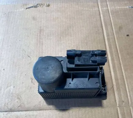 Mercedes-Benz E W124 Central locking vacuum pump 2028000048 0132006331