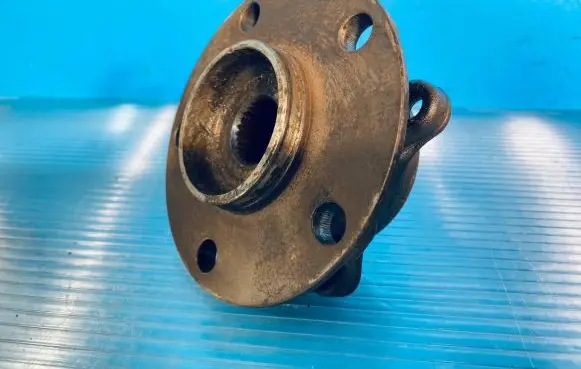 Mitsubishi Lancer X Front wheel hub