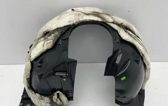 Front wheel arch liner splash guards