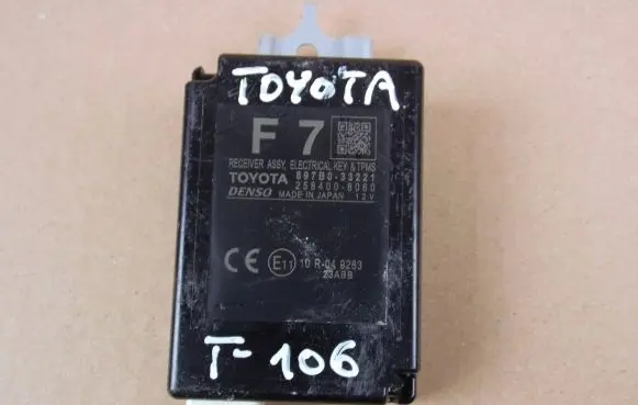 Toyota Camry VIII XV70 Tire pressure control unit 897B033221