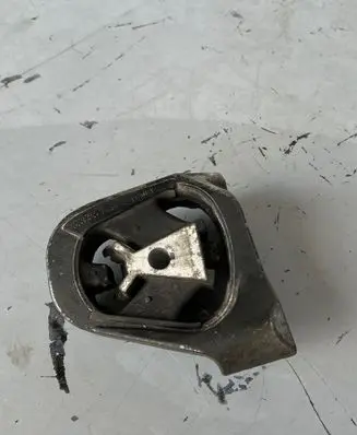 Volvo V40 Engine mount bracket 31430432