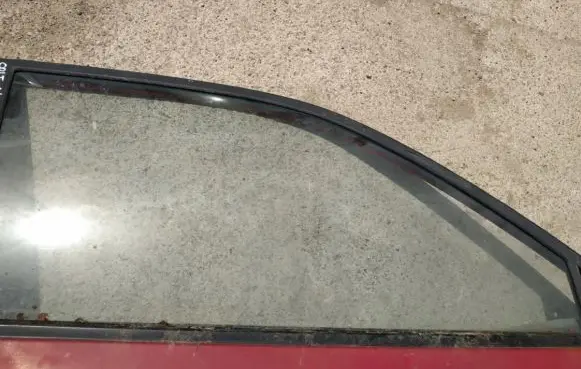 Mitsubishi Colt Front door window glass four-door