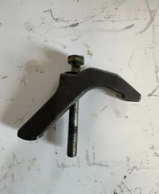 Nissan Patrol Y61 Fuel Injector clamp holder