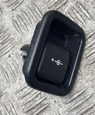 BMW 5 G30 G31 G38 12 V Socket (rear) 7143111
