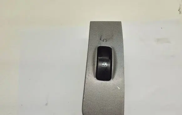 Hyundai Matrix Electric window control switch 9358017510