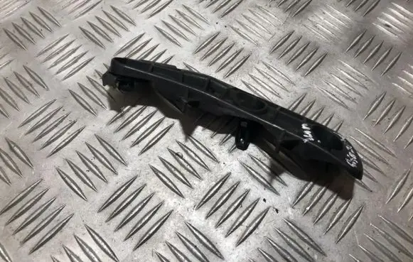 Toyota Avensis T270 Front bumper mounting bracket 257805020