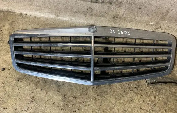 Mercedes-Benz E W212 Quarter panel pressure vent A2128801083
