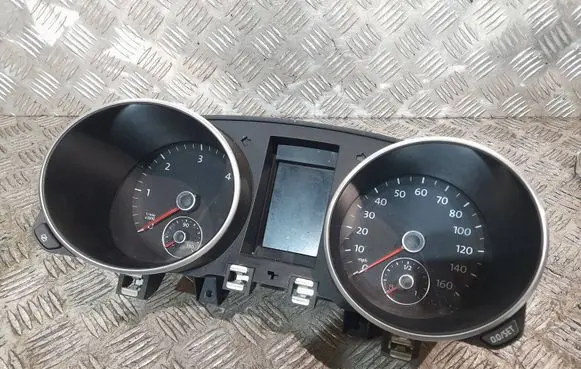 Volkswagen Golf VI Speedometer (instrument cluster) 5K0920970N