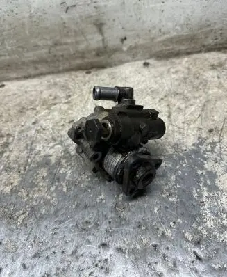 Volkswagen PASSAT B5 Power steering pump 8D0145156T 7690955102