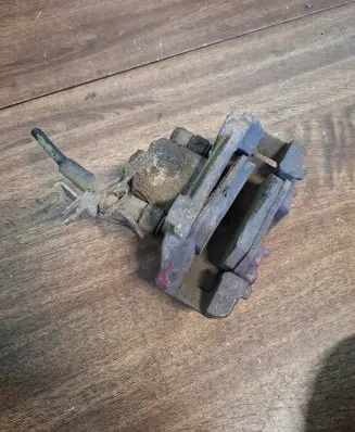 Volkswagen PASSAT B5 Front brake caliper