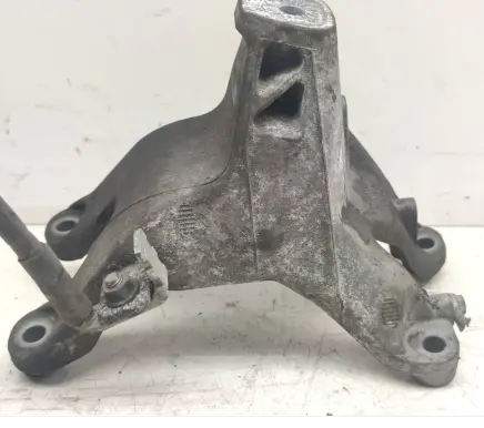 Audi A4 S4 B8 8K Engine mounting bracket 8K0199308