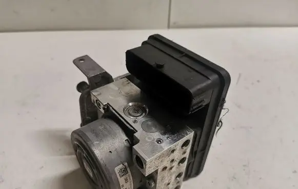 Mercedes-Benz C W205 ABS Pump A2534310100 A2539011400
