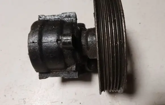 Opel Tigra A Power steering pump