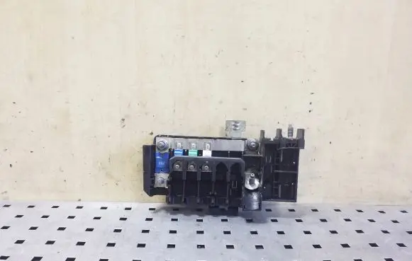 Mercedes-Benz B W246 W242 Fuse module A2425400250