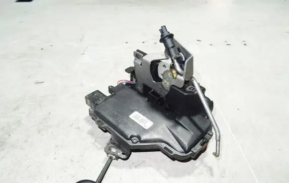 Audi A4 S4 B6 8E 8H Rear door lock 8E0839016C
