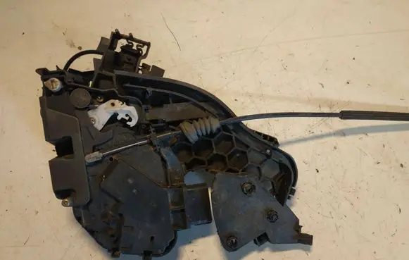 Volvo V50 Front door lock 30699111
