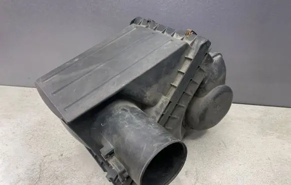 Nissan Pathfinder R51 Air filter 040304F7
