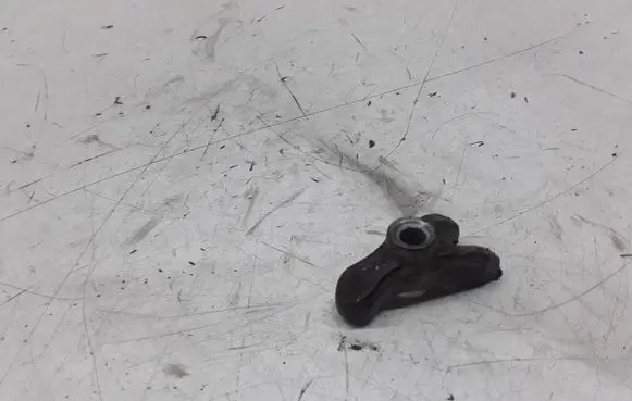 Opel Vectra C Fuel Injector clamp holder B148