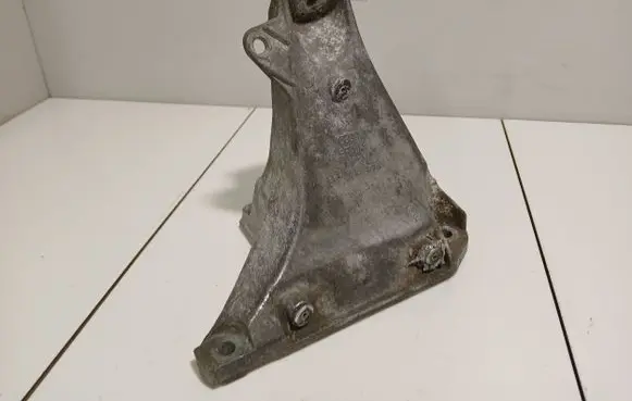 Audi A4 S4 B6 8E 8H Engine mounting bracket 8D0199308M