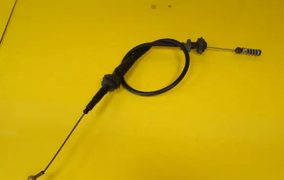 Volkswagen Golf III Throttle cable 1H0721555T