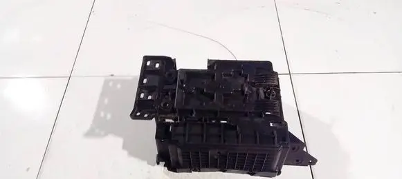 Battery bracket