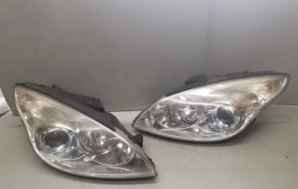 Hyundai i30 Headlights/headlamps set 
