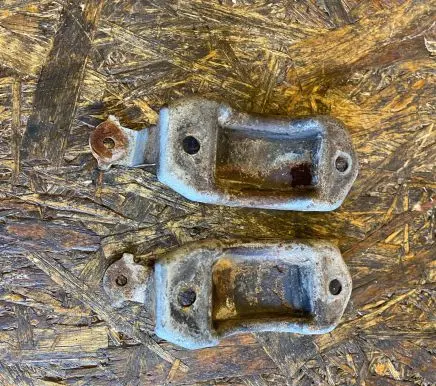 Mercedes-Benz S W140 Sway bar bush bracket, front 