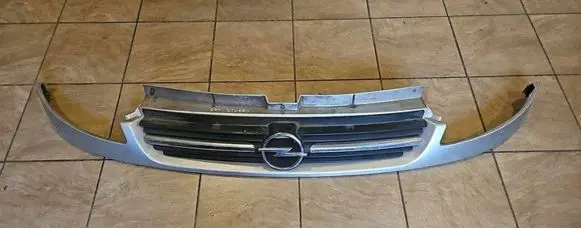 Opel Vivaro Front bumper upper radiator grill 8200044873 525719854 91166765