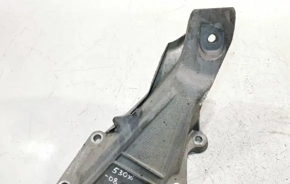 BMW 5 E60 E61 Engine mounting bracket 6769282 13807410