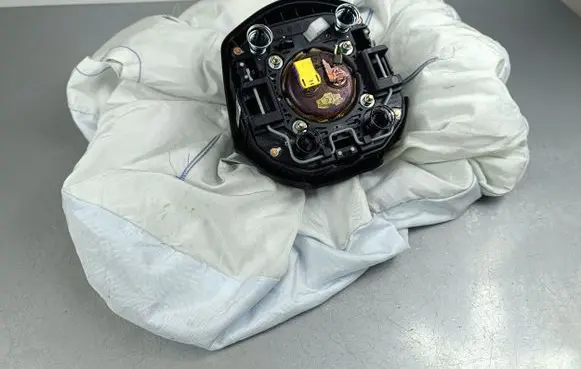 KIA Stinger Steering wheel airbag