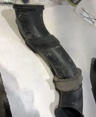 Audi Q7 4L Air intake duct part 7L6129752B