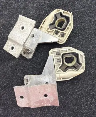 BMW 1 F20 F21 Radiator mount bracket 8585627 07114