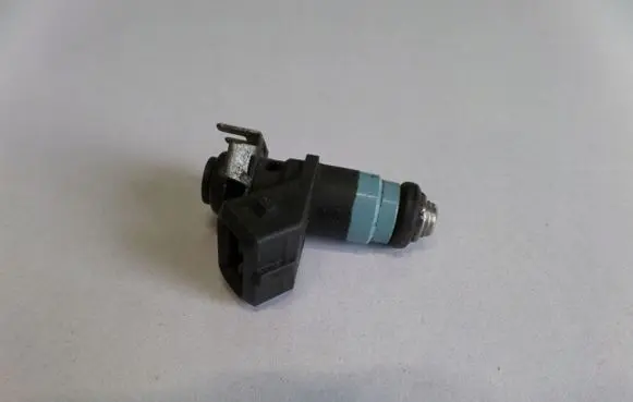 Renault Megane I Fuel injector H132254