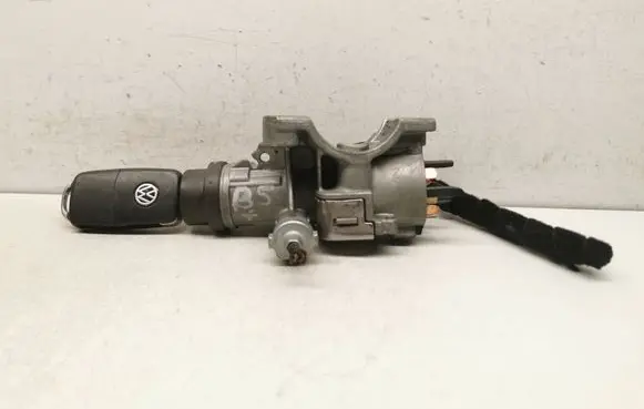 Volkswagen PASSAT B5.5 Ignition lock 4B0905851M