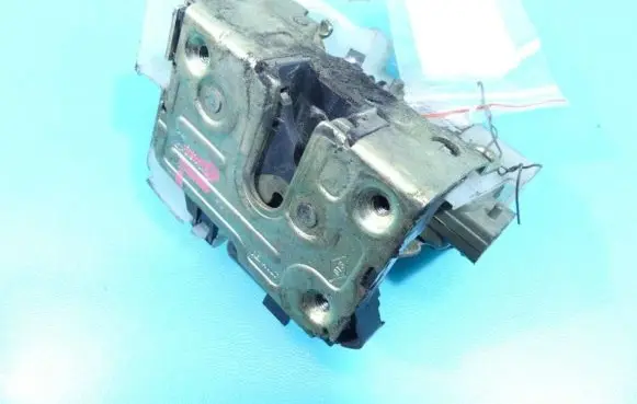 Renault Megane I Front door lock IMPRK1328462